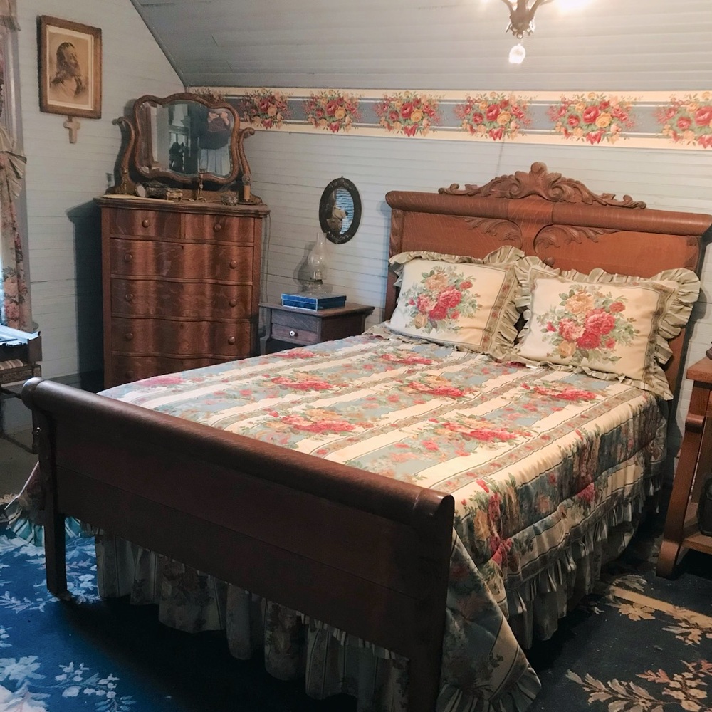 Beautiful Rose 🌹 and Stripes Full size Comforter with Shams 💙